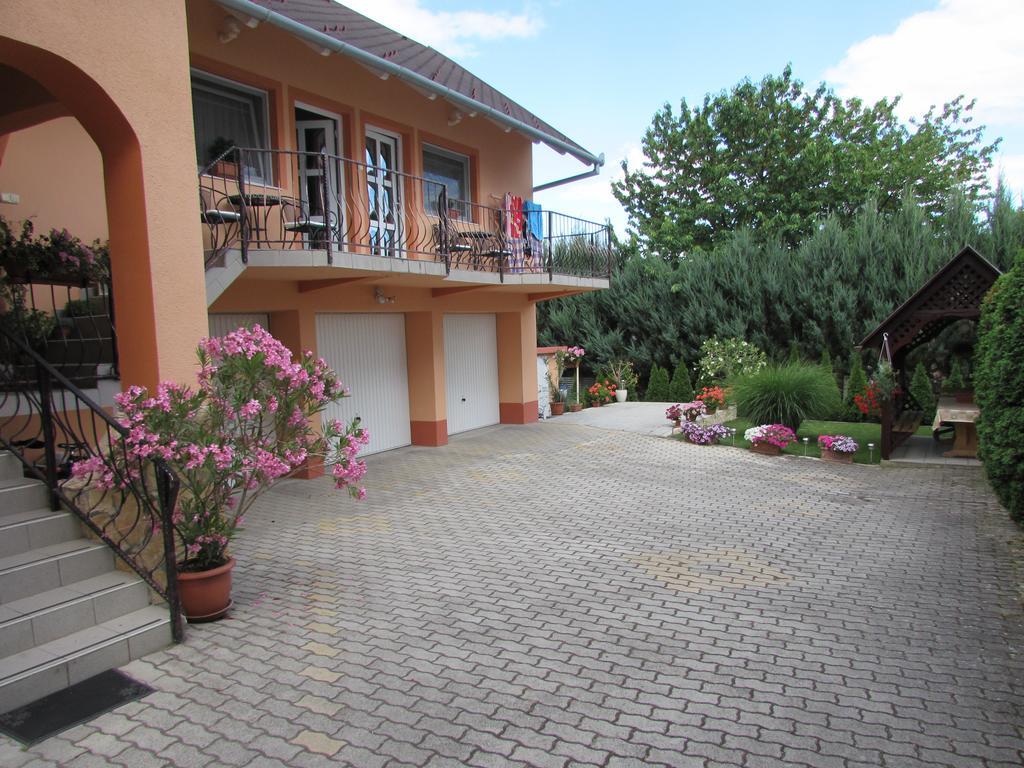 Szecsenyi Apartman Heviz Ngoại thất bức ảnh